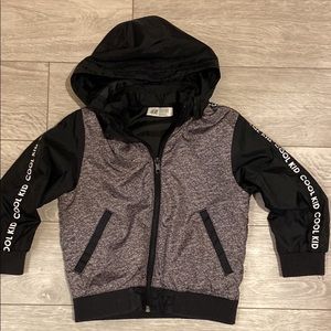 H&M ‘Cool Kid’ light weight jacket w removable hoodie. Size 2-4T.